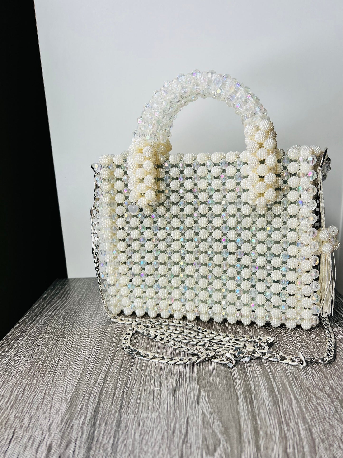 Beaded Crossbody Bag: Stylish White Handbag with Stainless Steel Strap