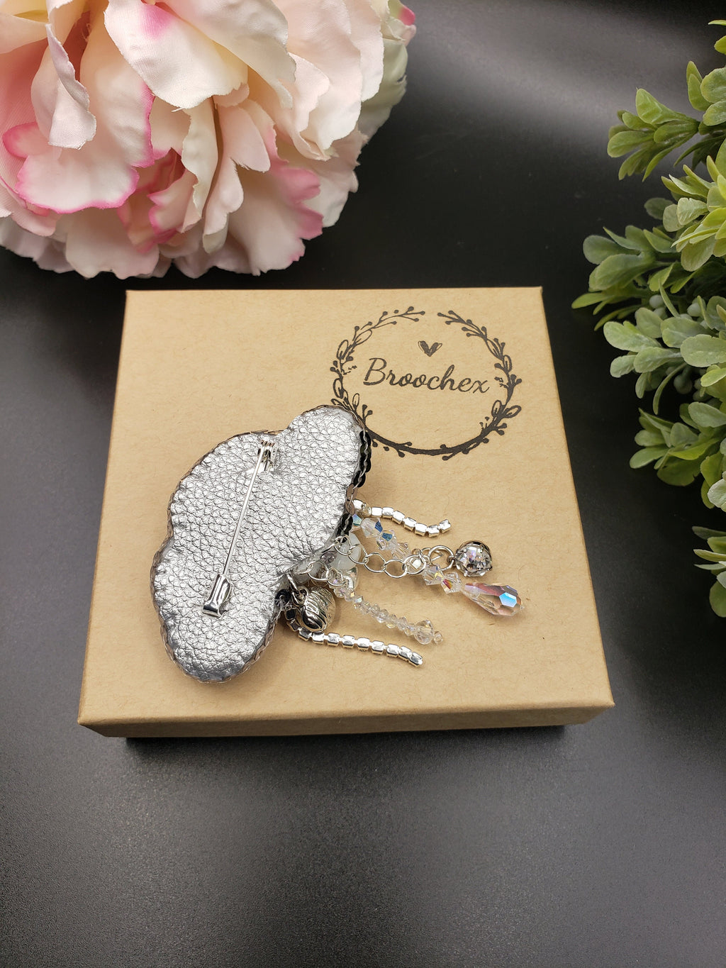 Crystal Cloud Brooch: elegant white pin