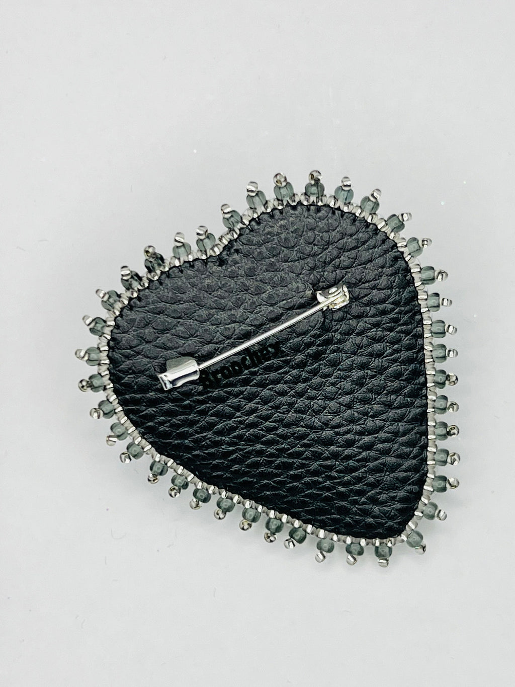 Velvet Heart Brooch: Green Tassel Pendant, Elegant Gift