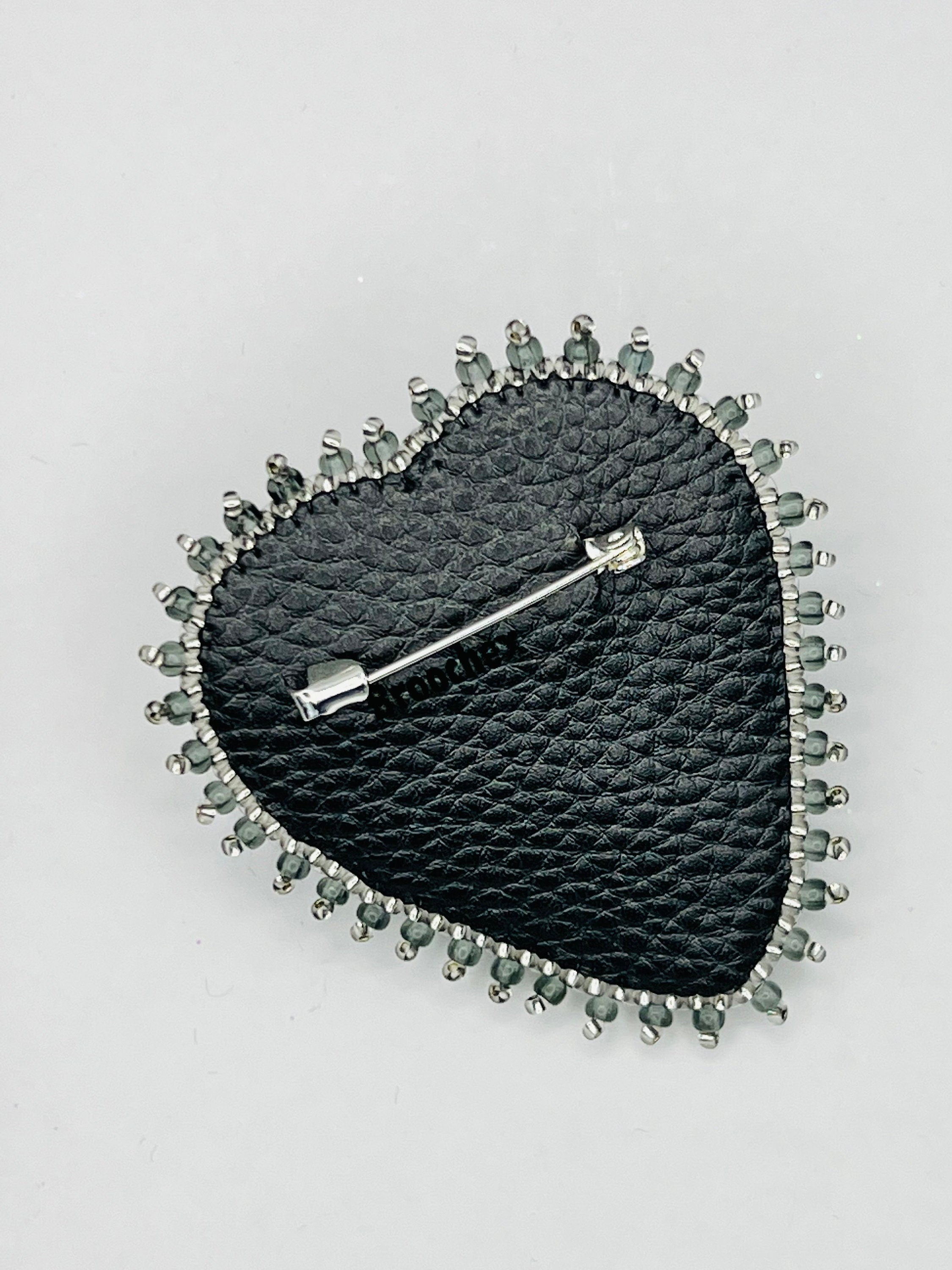 Velvet Heart Brooch: Green Tassel Pendant, Elegant Gift