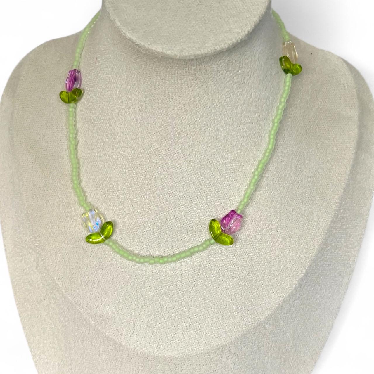 Glass Tulip Necklace – Dainty Flower Choker, Handmade Beaded Jewelry