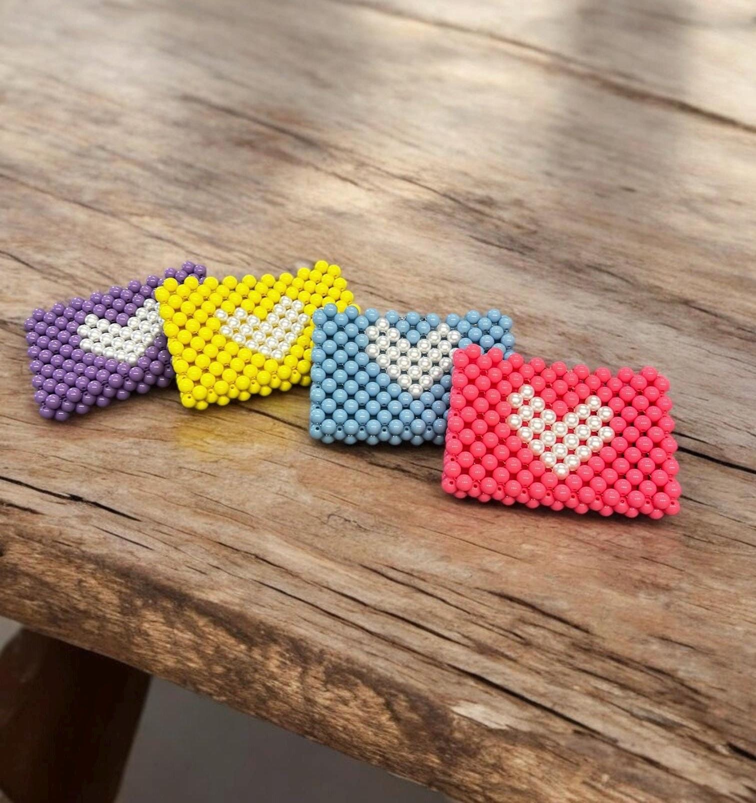 Colorful Beaded Pouch Wallet, Handmade Mini Bag with Magnetic Closure